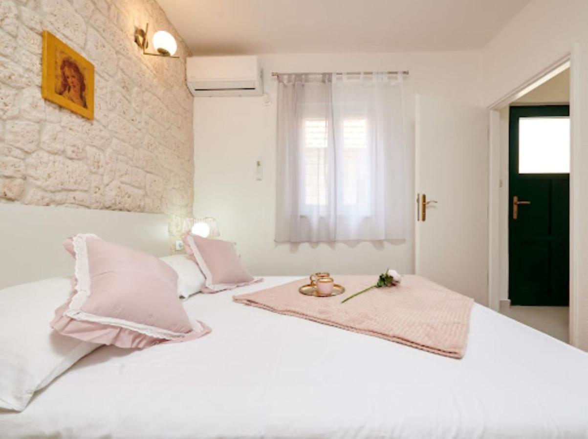 Guesthouse Ana Trogir Old Town Exterior foto