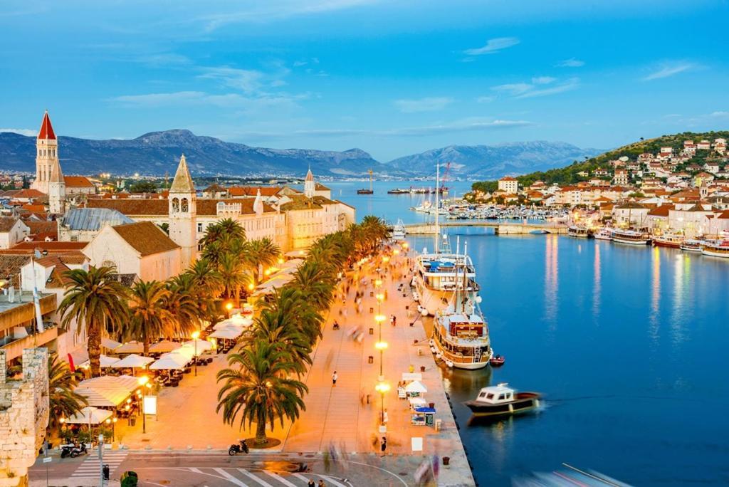 Guesthouse Ana Trogir Old Town Exterior foto