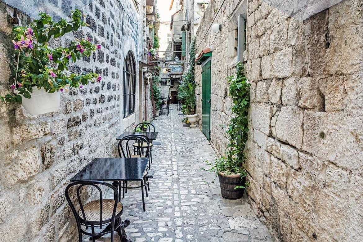 Guesthouse Ana Trogir Old Town Exterior foto