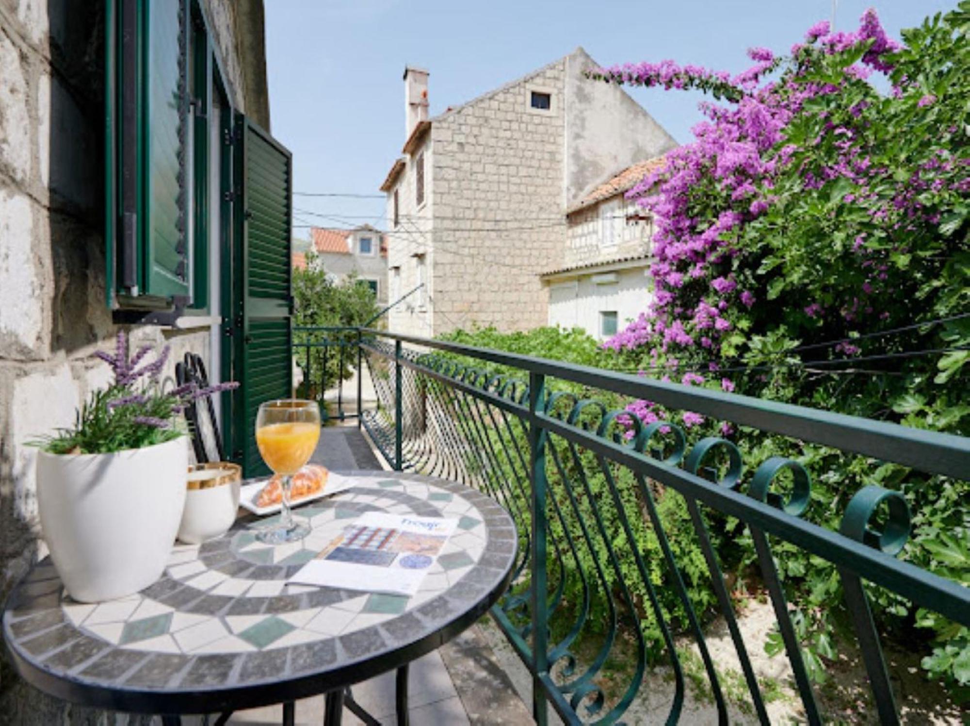 Guesthouse Ana Trogir Old Town Exterior foto