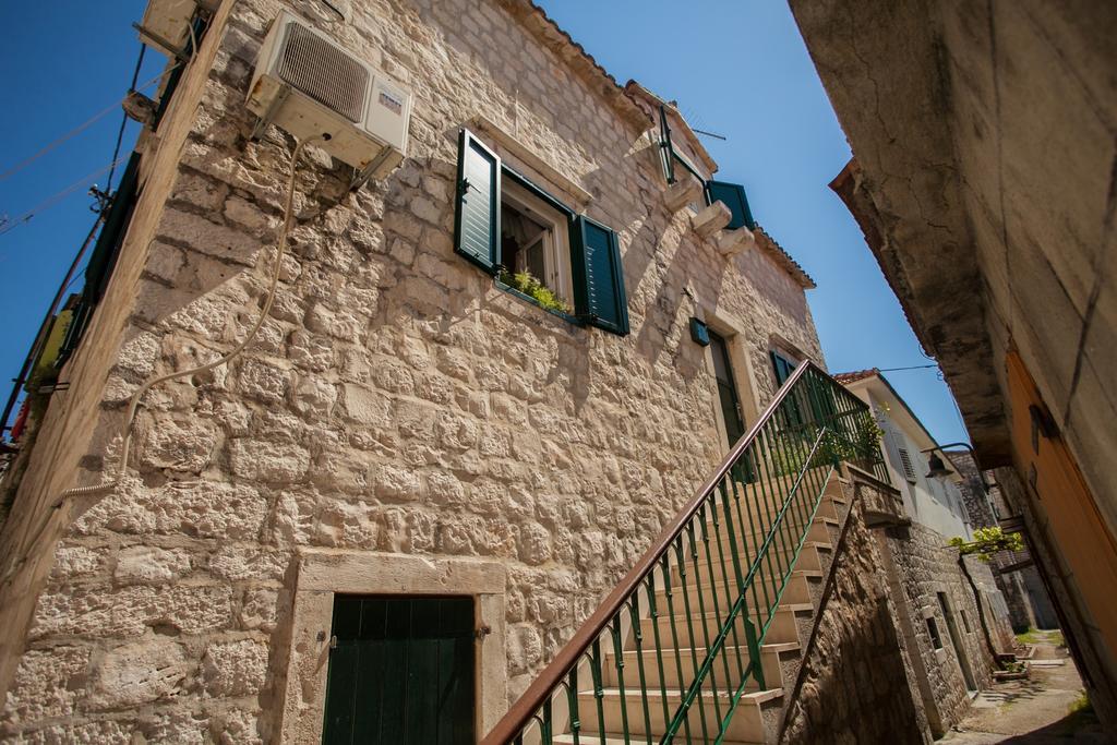 Guesthouse Ana Trogir Old Town Exterior foto